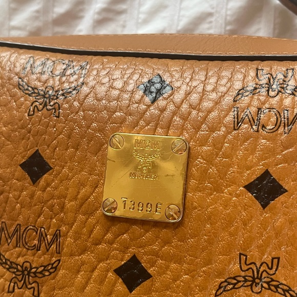 MCM Camera Bag crossbody in the color CONGAC - Picture 7 of 9